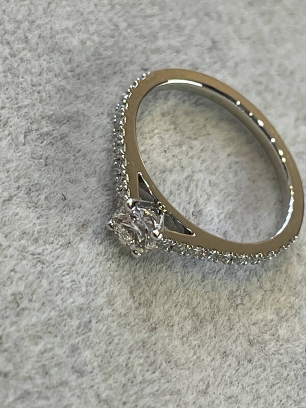 De Beers, DB Classic Pave Diamond Ring