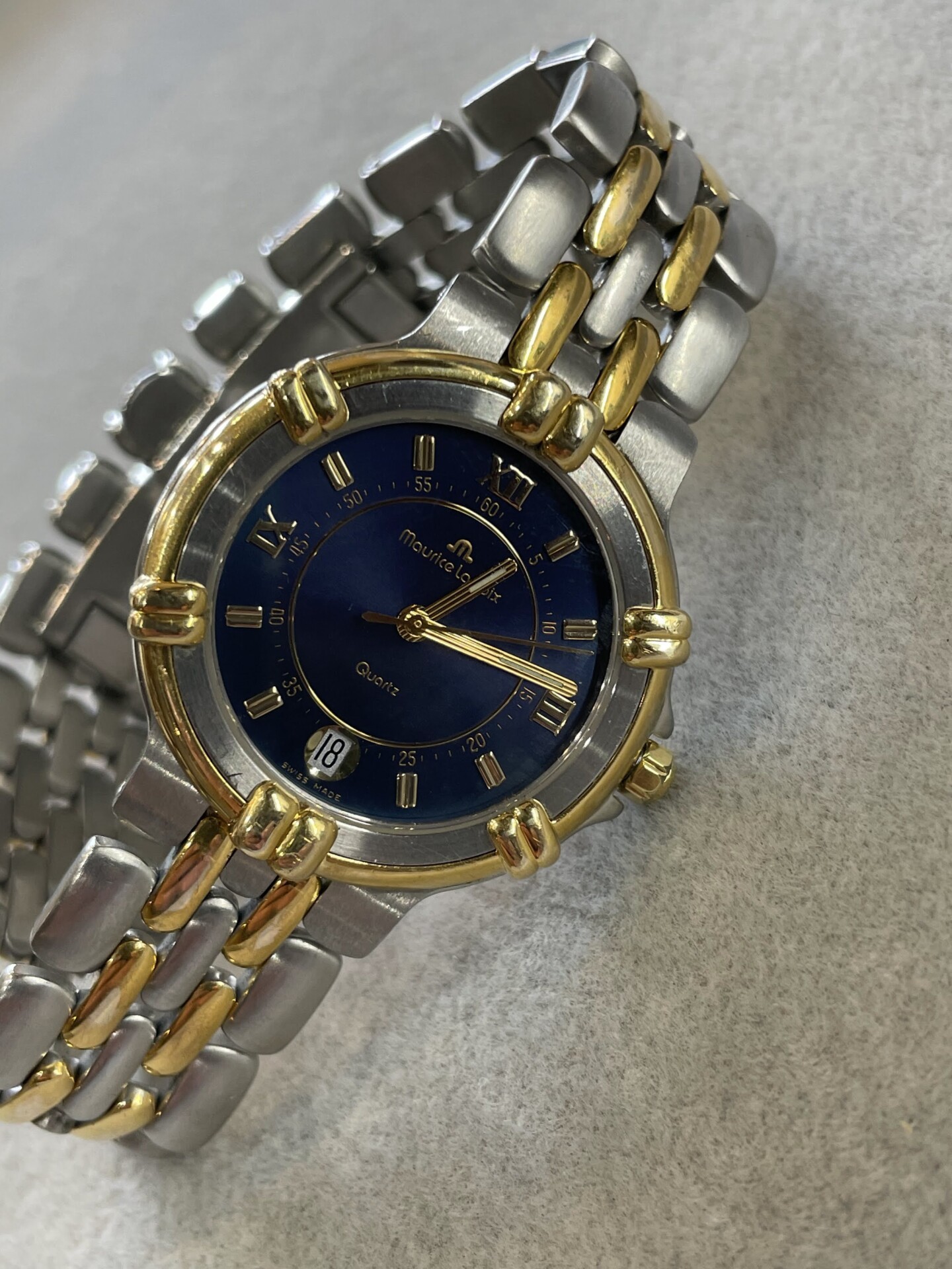 モーリスラクロアのカリプソは、1990年代に一世を風靡したアイコニックな時計