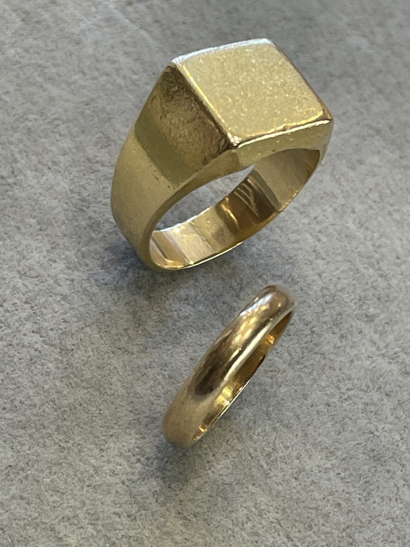 18 carat gold ring