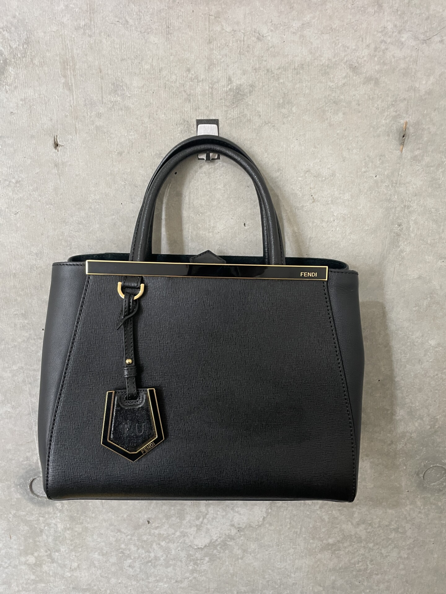 フェンディ（FENDI）「プティトゥジュール（8BH253-D7E）」