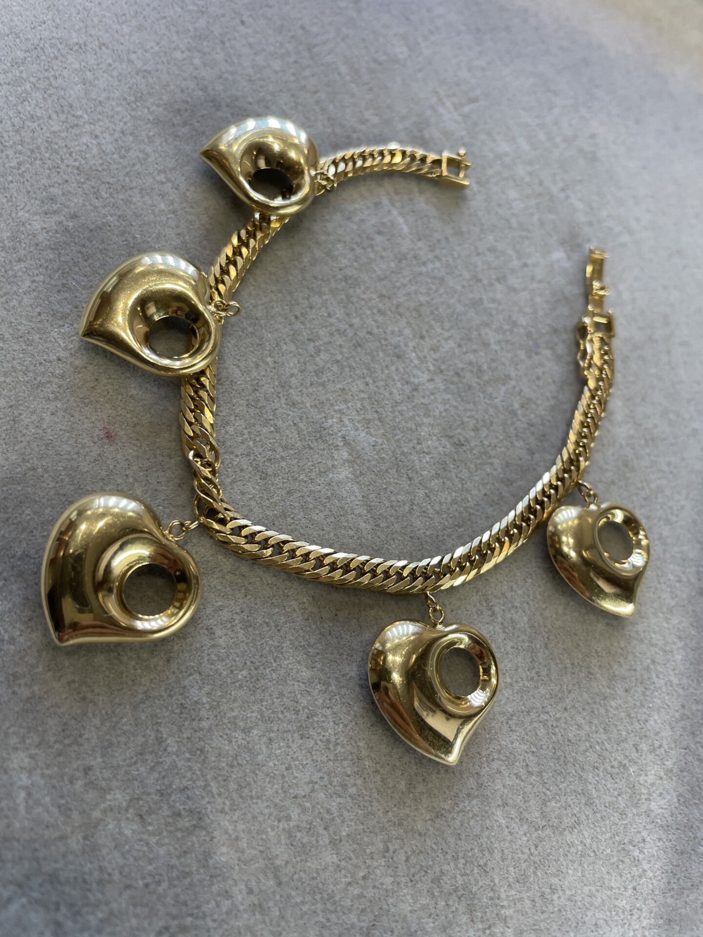 8-sided triple link kihei bracelet with 5-piece heart charm