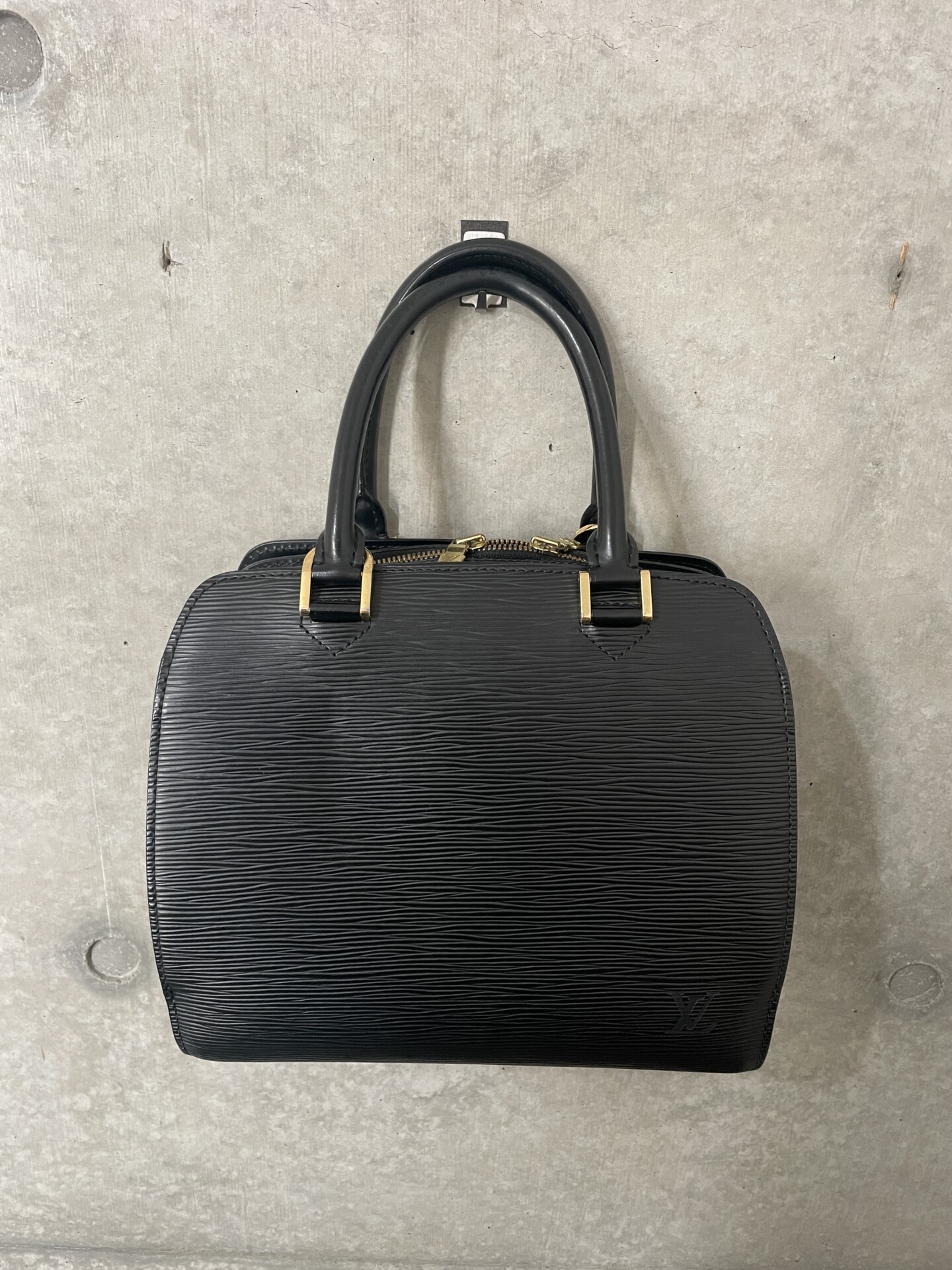 ルイヴィトン エピライン「ポンヌフ」M52052
