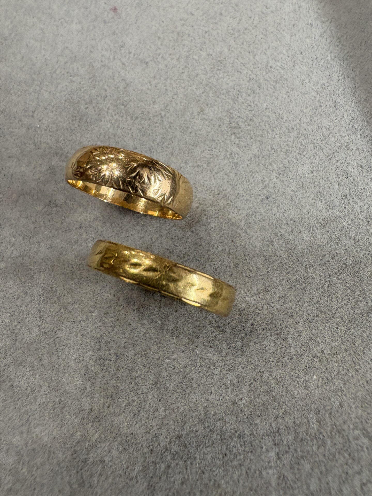 18金の甲丸と平打ちのリング