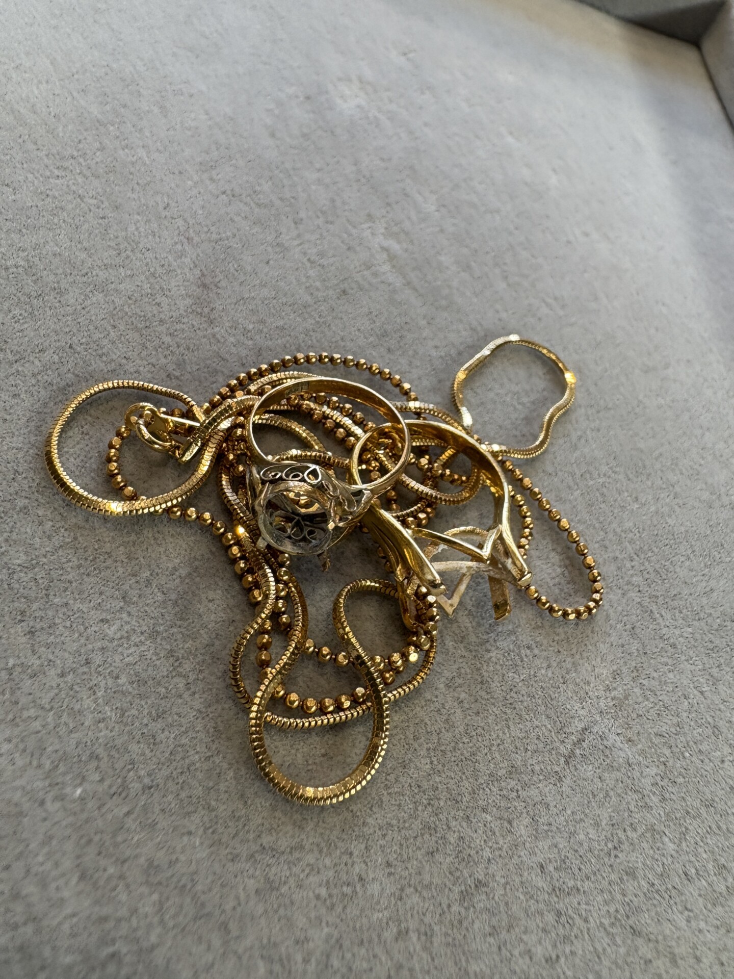 Broken or deformed 18-karat gold jewelry