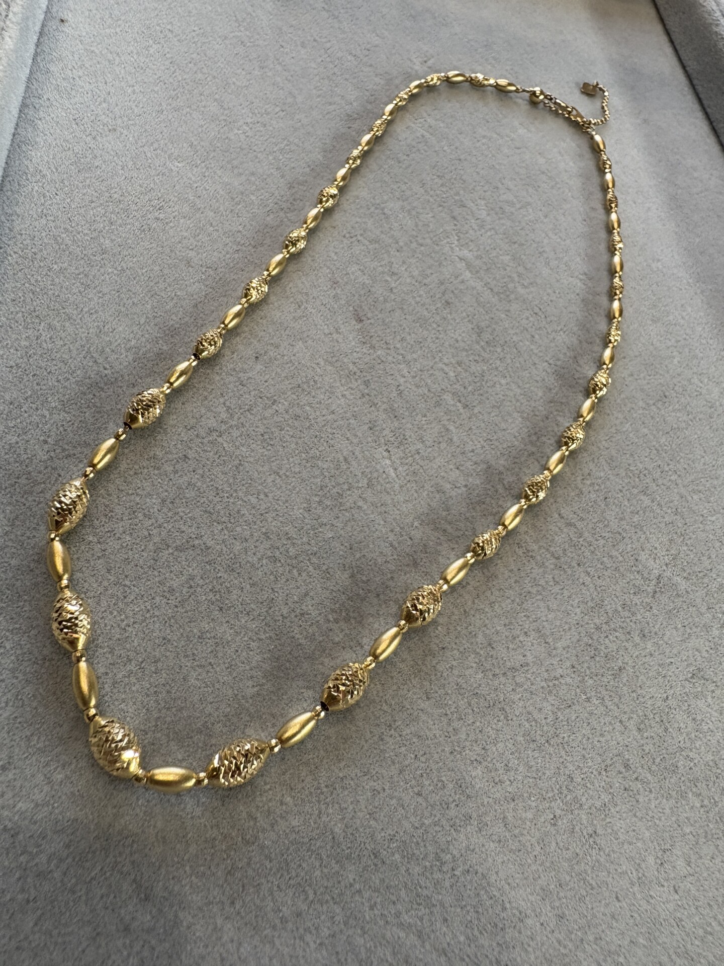 18金のデザインネックレス