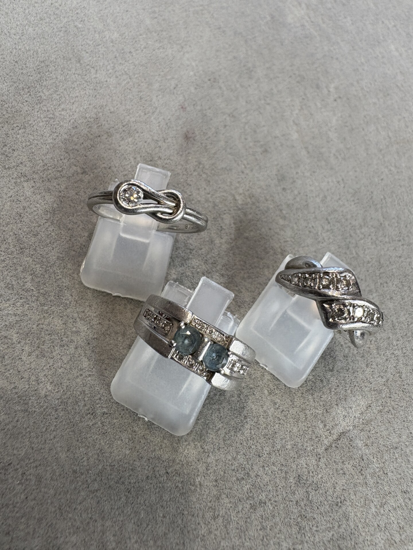 古い プラチナのジュエリー