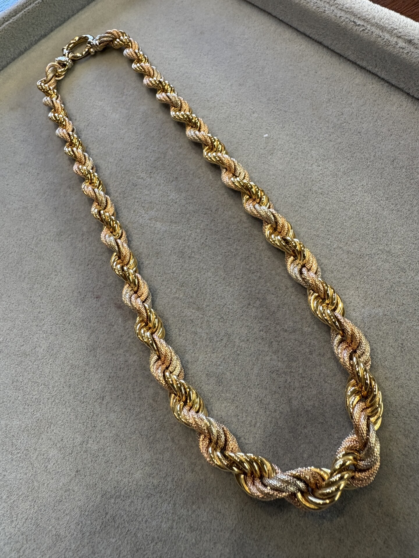 30gオーバーの750/K18金んおイタリアンジュエリーのネックレス