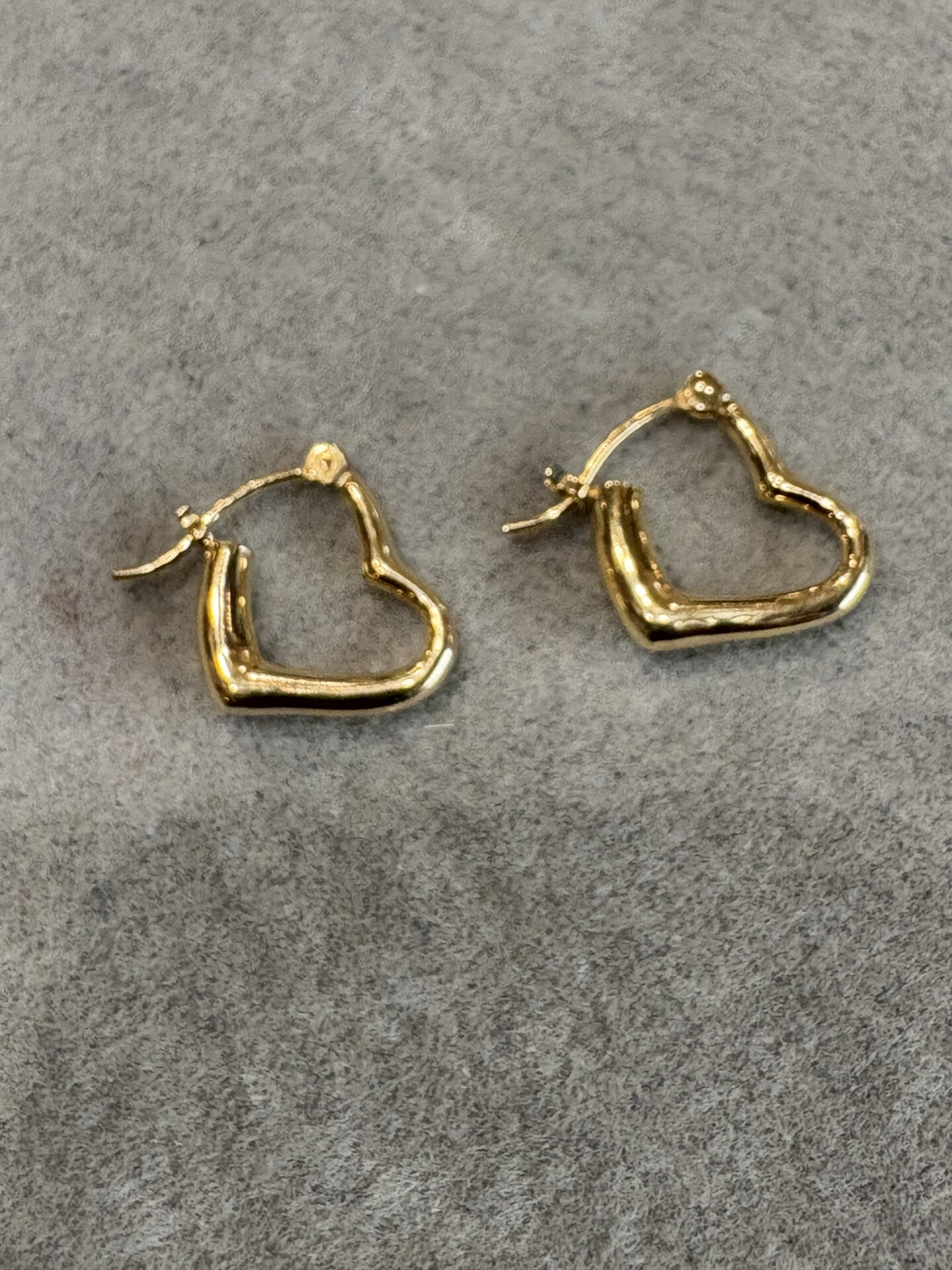 18金の小さなハートフープ型ﾋﾟｱｽ