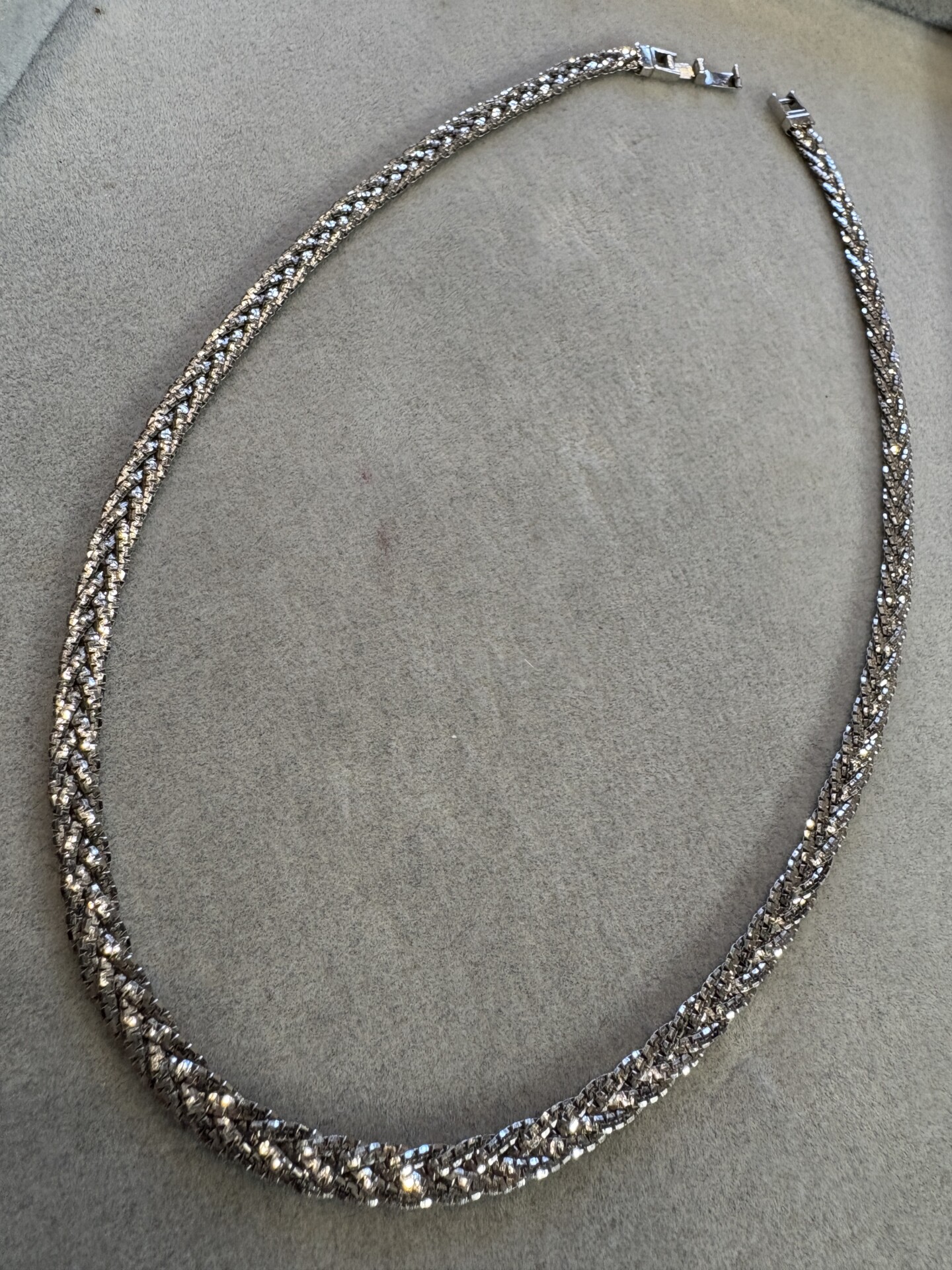 プラチナのベネチアンネックレスを編み込んだネックレス