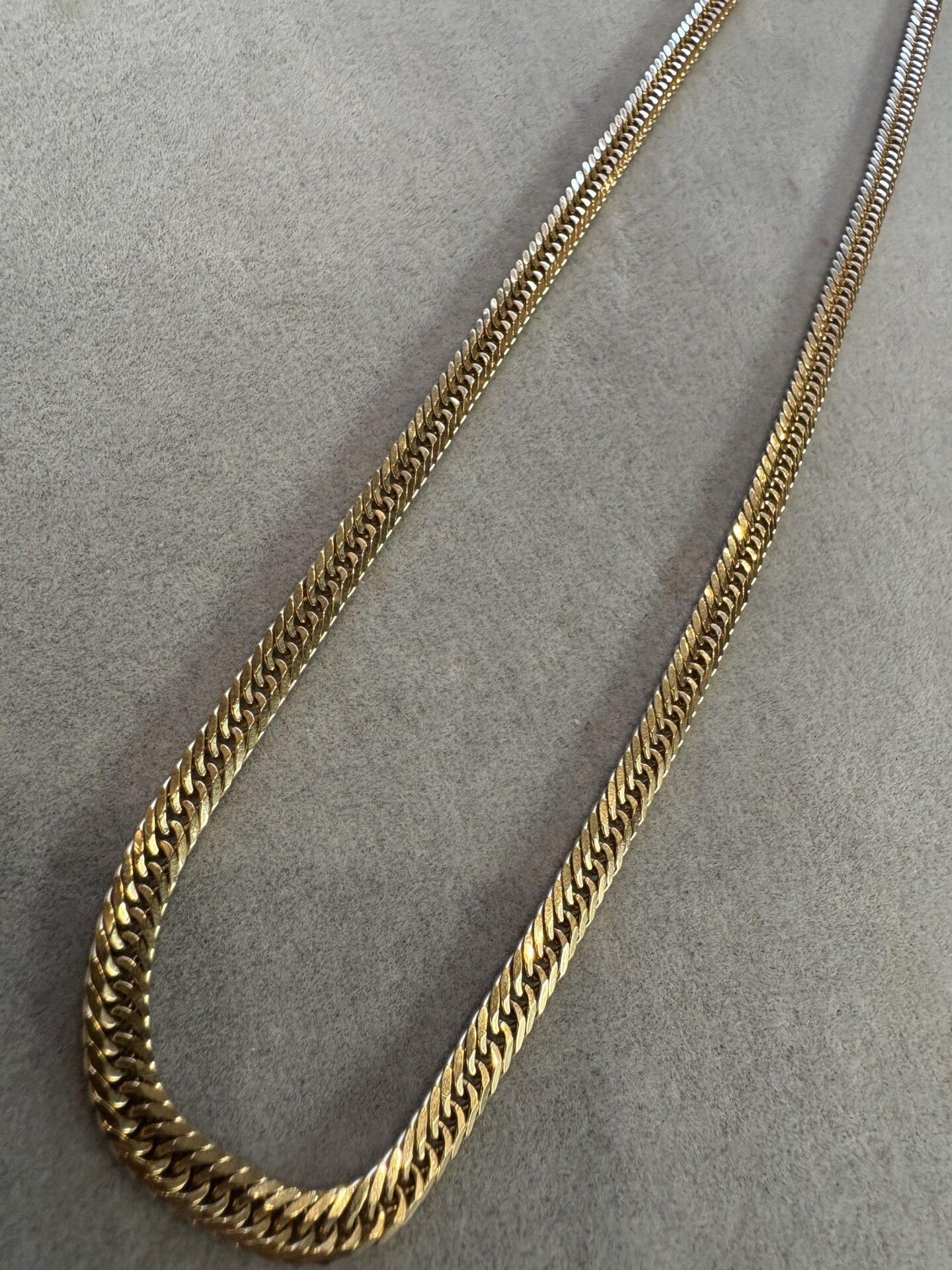 重量のある喜平のネックレス