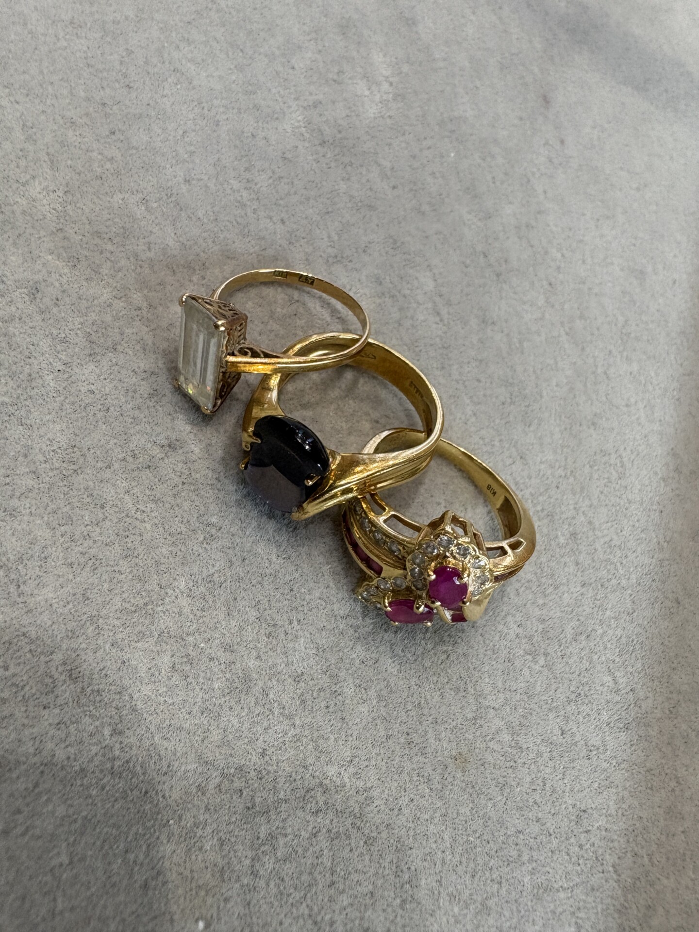 クォーツやオニキス、ガーネットのリング