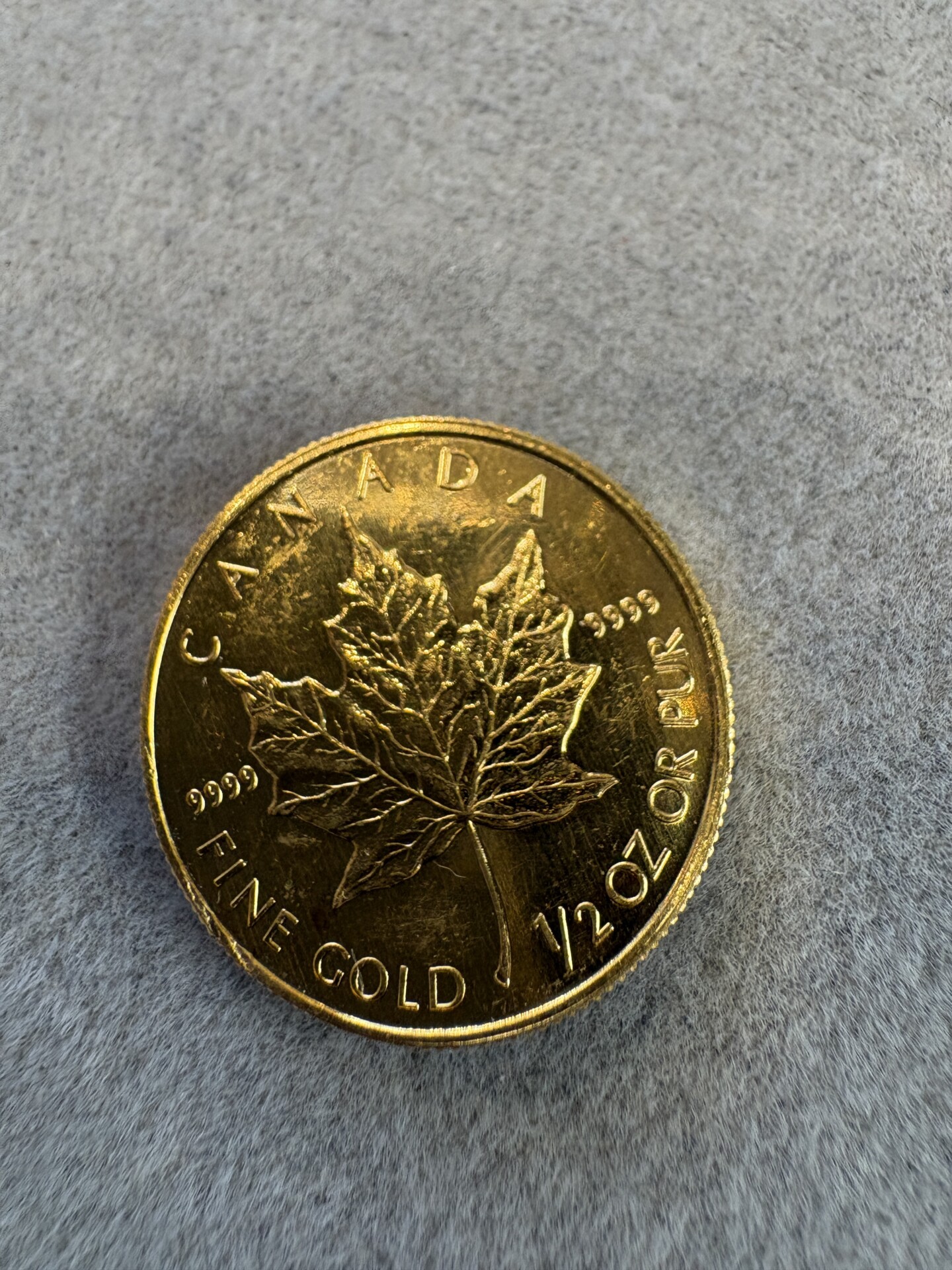 メープル絵柄の純金カナダコイン 2分の1オンス