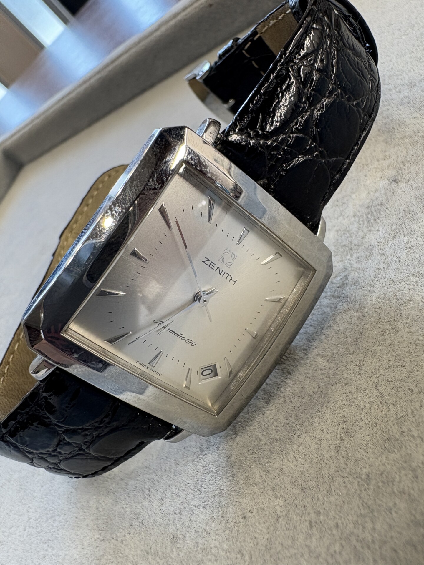 ゼニス エリート スクエア デイト(Ref. 01.90.0100.670)