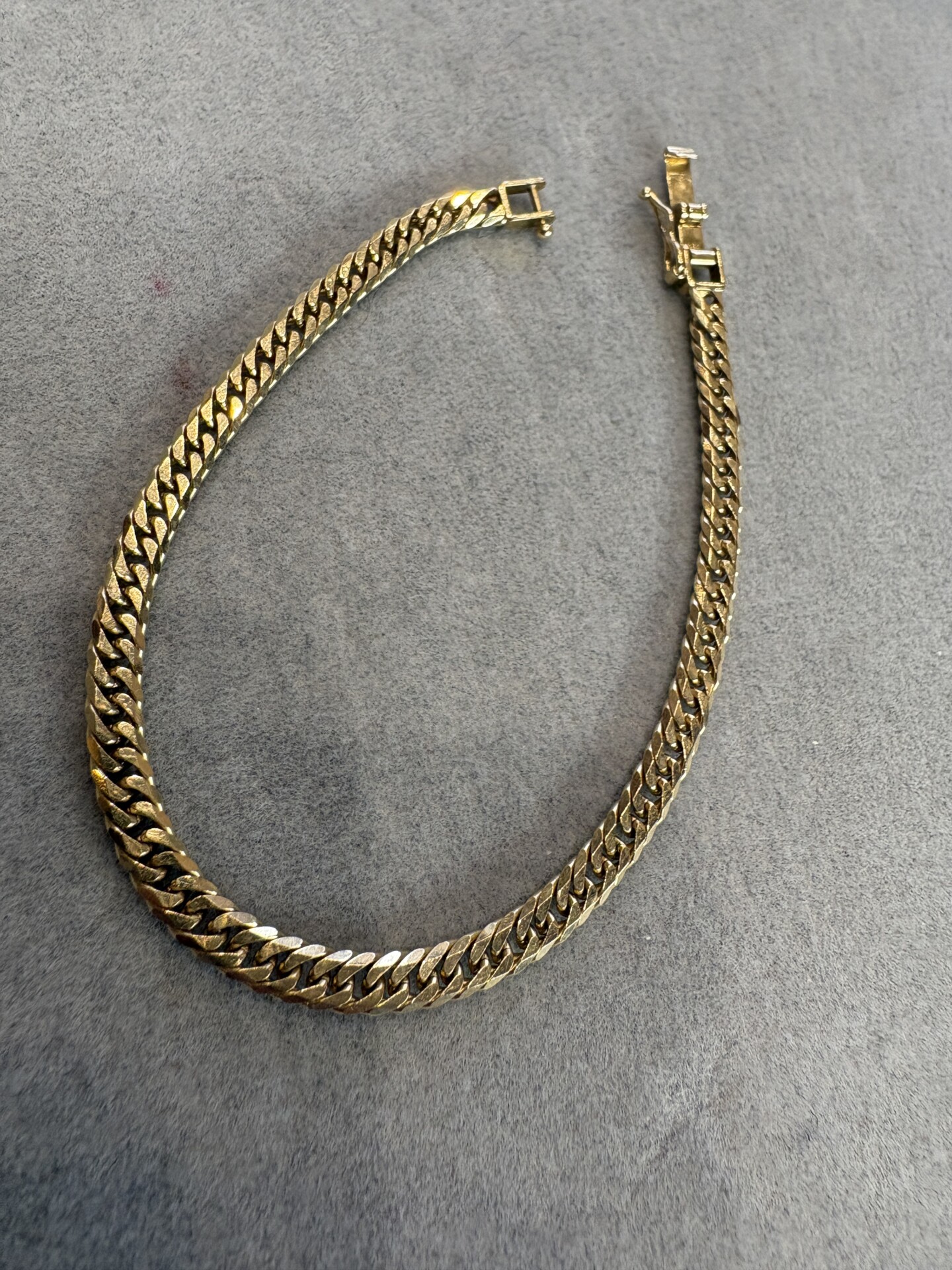 18k gold kihei bracelet