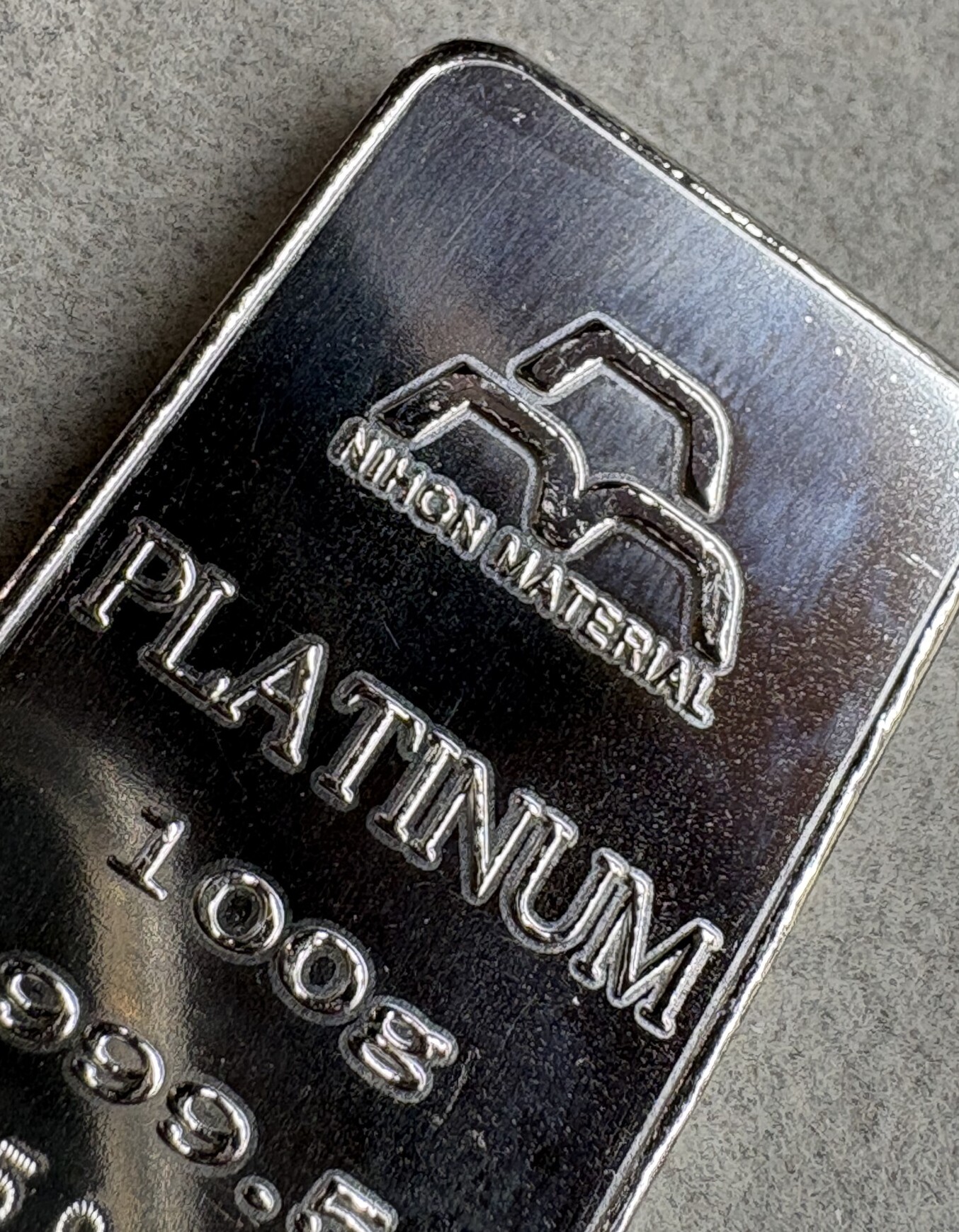 プラチナ999.9の１００グラムインゴット