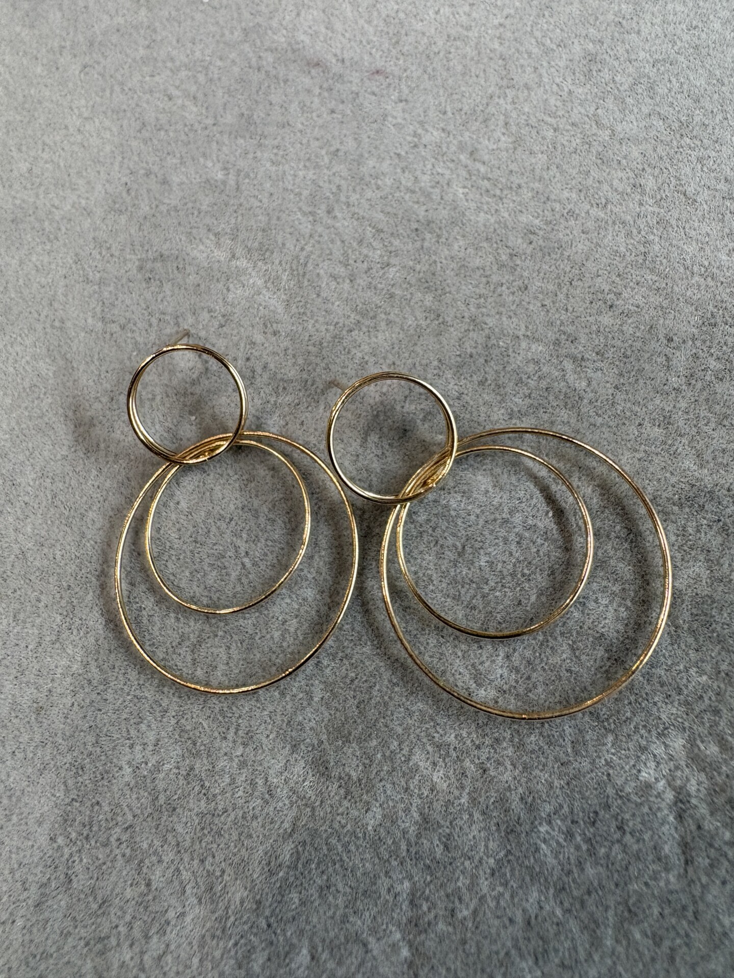 18金の1g前後のﾌｰﾌﾟ上のデザインピアス