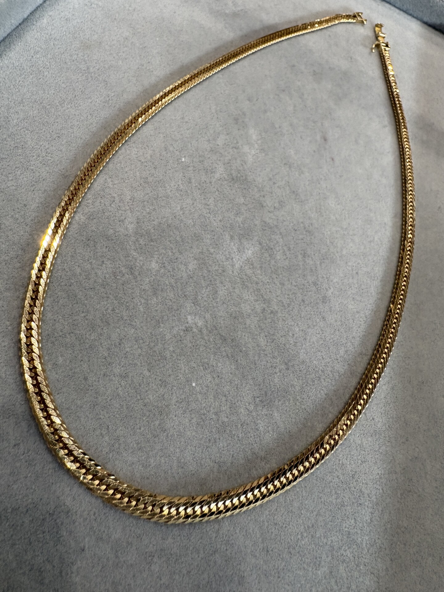 50g以上の重量がある18金の12面トリプルの喜平のネックレス