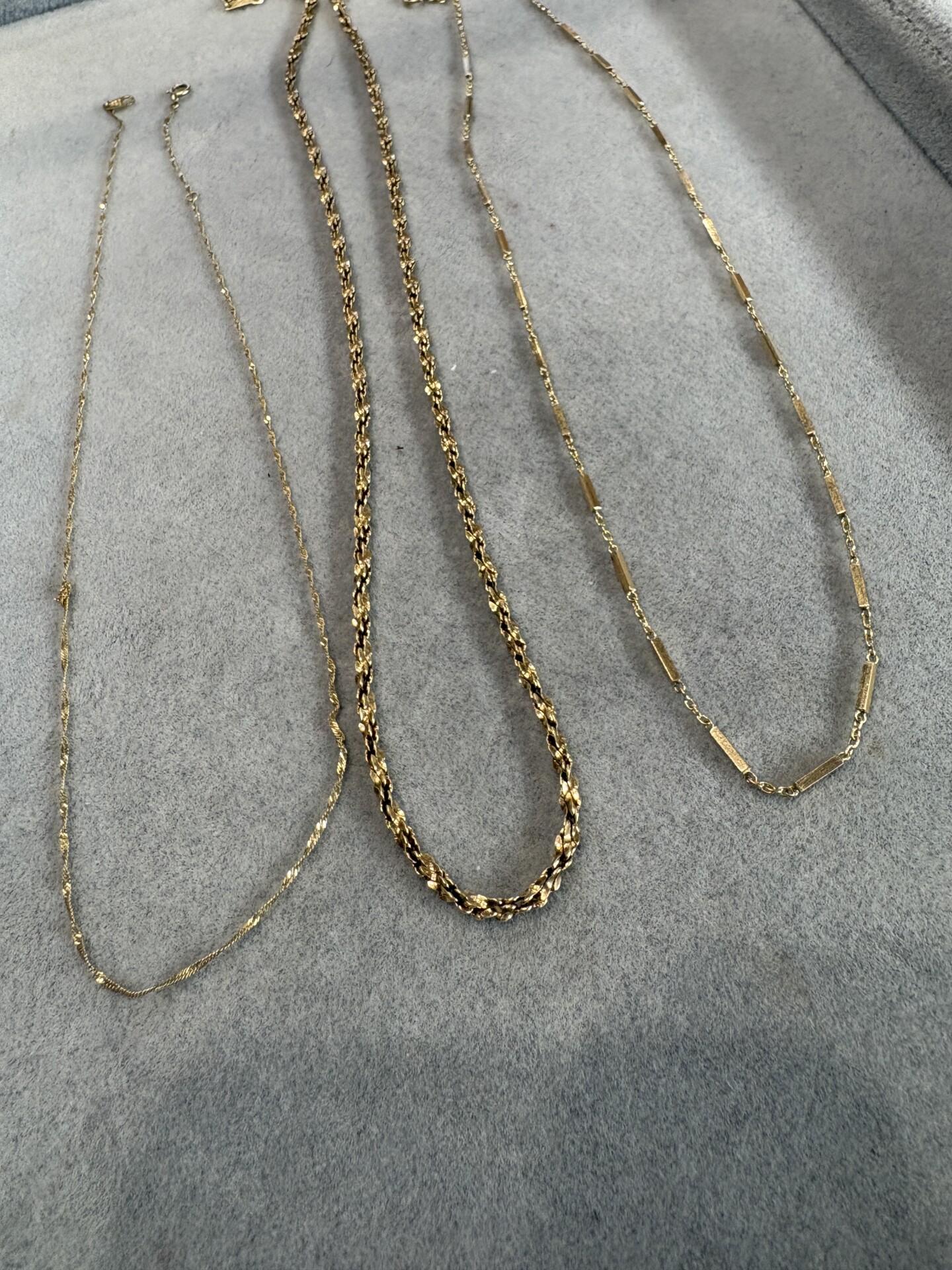 昔の古い形の18金のネックレスなど