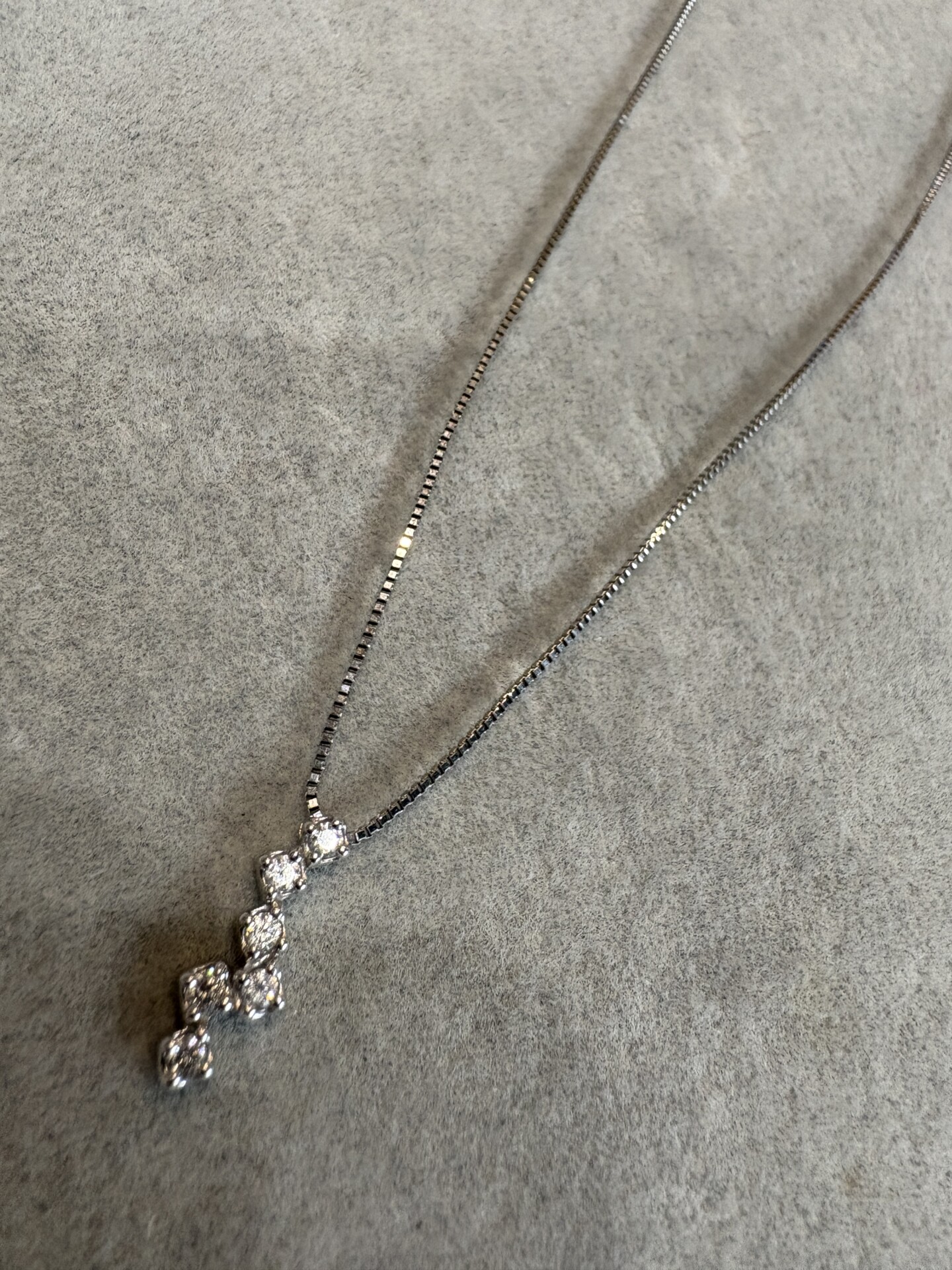 プラチナのダイヤモンド製品は比較的品質が無色で内包物が少なく品質が良い