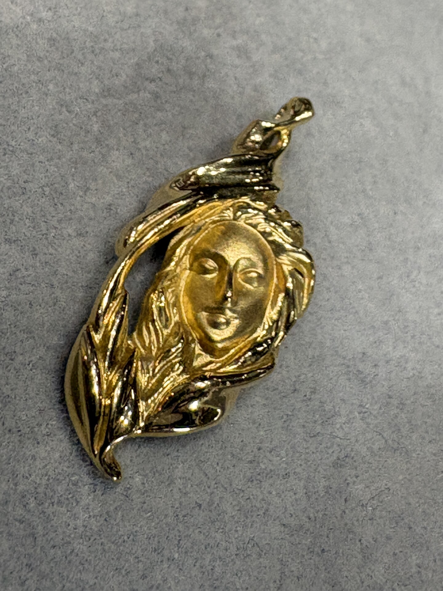 Selling or Pawning Your Gold? A Flexible Choice at CLOAK Komaki