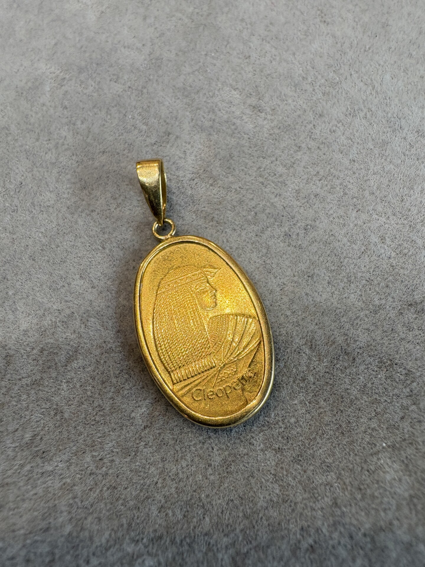 Pingente de ouro puro
